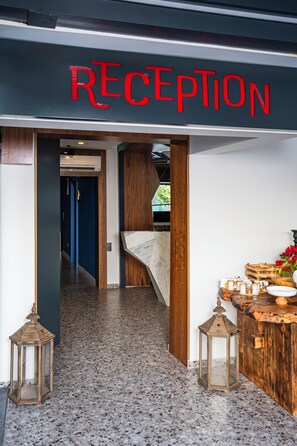 Reception - Lucky Monkey Midi Hotel (Antalya)