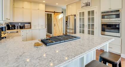 Mtn-View Haven w/ Hot Tub! 28 Mi to Mt Rose Ski