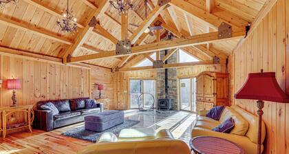15 Mi to Snowshoe Resort: Cabin w/ Deck & Fire Pit