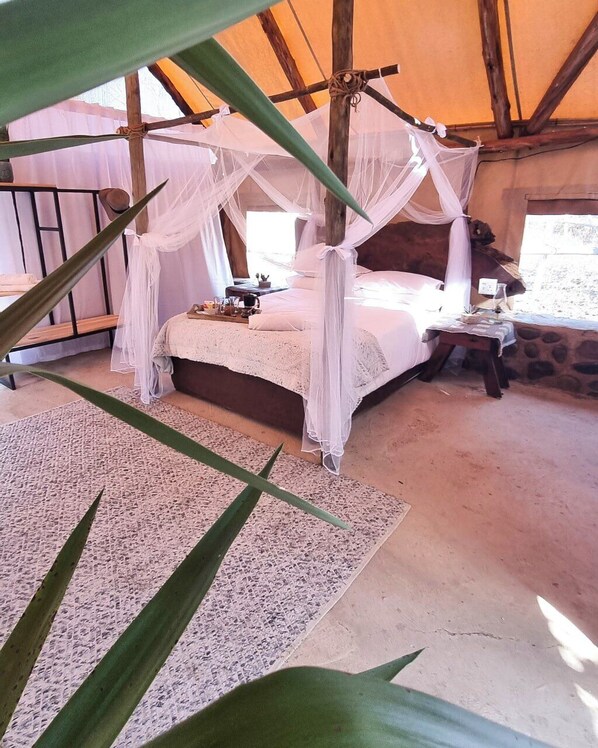 1 bedroom, bed sheets - Luxurious Tented Camp (Ehlanzeni District Municipality)