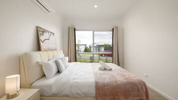 4 quartos, ferros/tábuas de passar roupa, Wi-Fi, roupa de cama