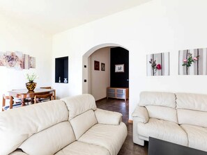 Apartment | Living room - Apartment in Iseo Near Seabeach (Cazzago San Martino)
