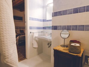 Villa | Bathroom - Manor in Marche Near Adriatic Beaches (Monsano)
