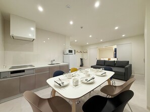 Deluxe Apartment | In-room dining