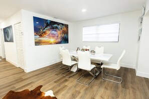 Dining - Your Perfect Oasis in Miami! (Miami)