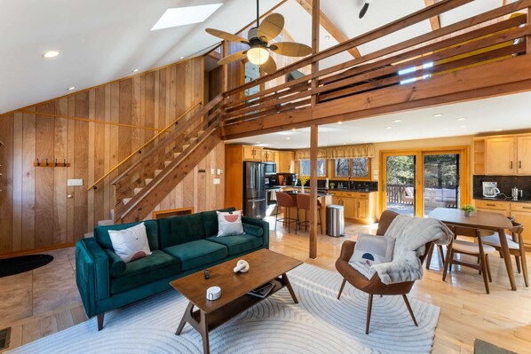 TV, fireplace, offices