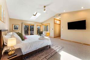 4 bedrooms, desk, iron/ironing board, travel cot