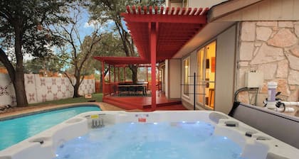 Luxury Escape: Pool, Sportscourt, Games, & Theater!