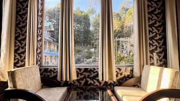 Superior Suite, Balcony, Garden View | Living area | 42-inch LED TV with digital channels, fireplace, books