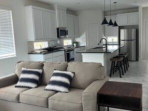 TV - Relax in Style at Our Missouri City Getaway (Missouri City)