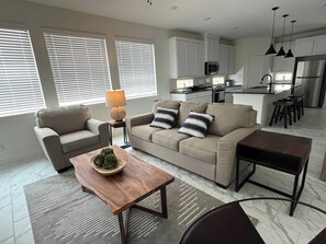 TV - Relax in Style at Our Missouri City Getaway (Missouri City)