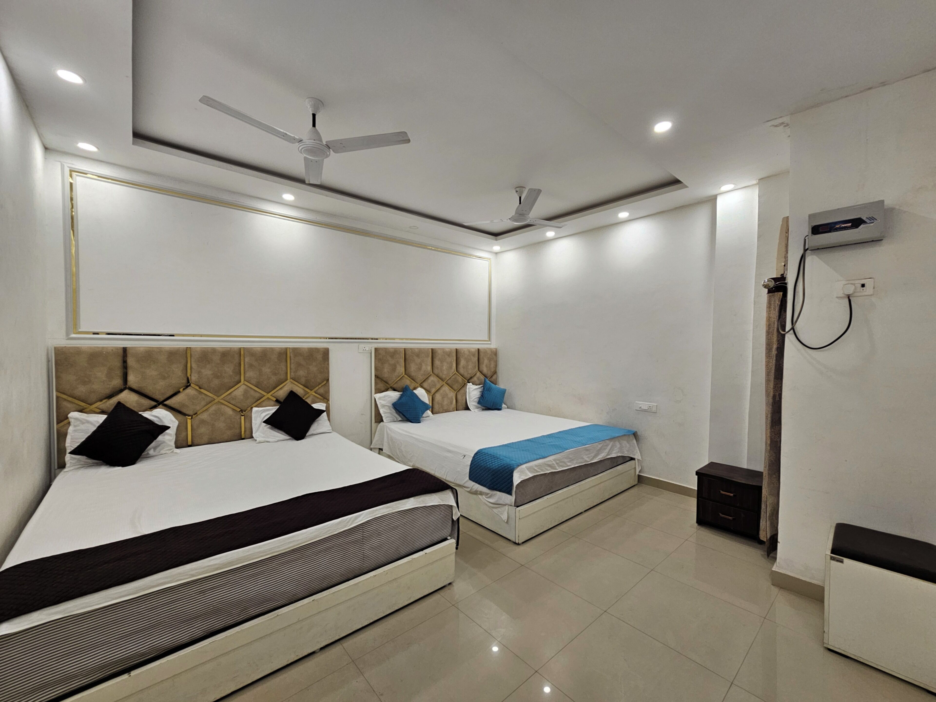 Familierom, 2 queensize-senger | Individuelt dekorert, individuelt innredet og skrivebord for bærbar PC