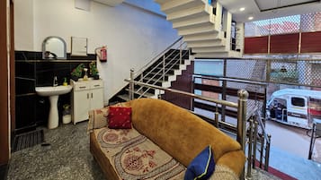 Coin salon dans le hall