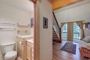 Interior - Mt Baker Lodging Condo - Perfect for Smaller Families on the Go (Deming)