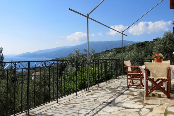 تناول الطعام بالخارج