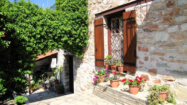 تفاصيل الفندق من الخارج