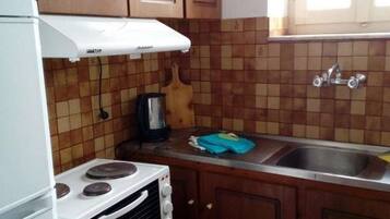 Dishwasher, coffee/tea maker, toaster, cookware/dishes/utensils