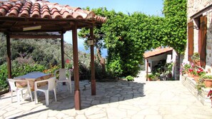 تناول الطعام بالخارج