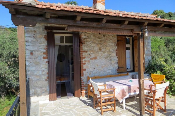 تناول الطعام بالخارج