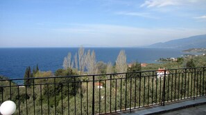 Property grounds - Tsorni House Lefokastro (Lefokastro)