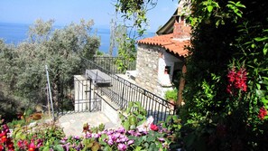 Property grounds - Tsorni House Lefokastro (Lefokastro)