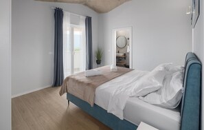 3 bedrooms, free WiFi, bed sheets