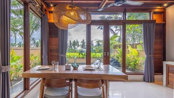Villa | In-room dining