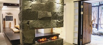 The Sogoart Deluxe Suite, the top art gallery in Taipei, sincerely welcome !