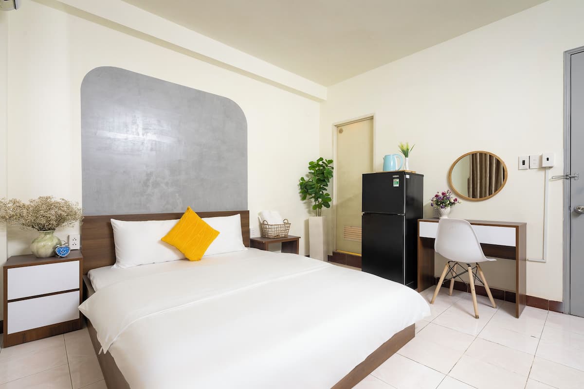 Quarto superior, 1 cama Queen | Roupas de cama antialérgicas, escrivaninha