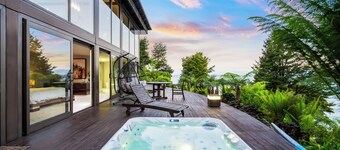 Jacuzzi Suite - Ocean Views & Beach
