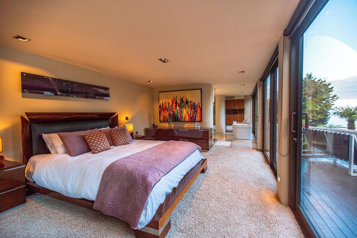 Luxury Suite, Oceanfront | 1 bedroom, free WiFi, bed sheets