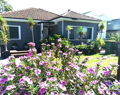 Three bedrooms house for families centrally located in Sydney