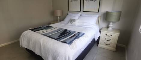 3 makuuhuonetta, silitysrauta/-lauta, ilmainen Wi-Fi, vuodevaatteet