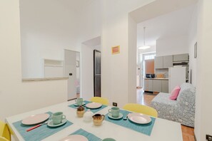 Dining - GuestHost - Cozy 50 sqm apartment for 3 guests, located on the third floor with an elevator (not suitable for people with disabilities) in Via Capua, in the San Donato district. This charming and dynamic neighborhood in Turin is just a short distance fro (Torino)