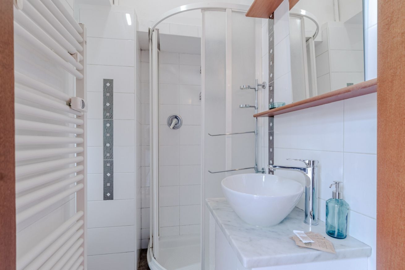 Dusche, Haartrockner, Bidet, Handtücher