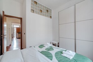 1 habitación, tabla de planchar con plancha, wifi y ropa de cama 