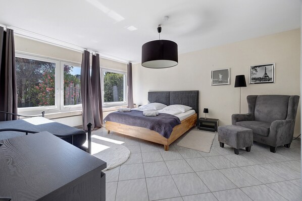 4 bedrooms, iron/ironing board, free WiFi, bed sheets