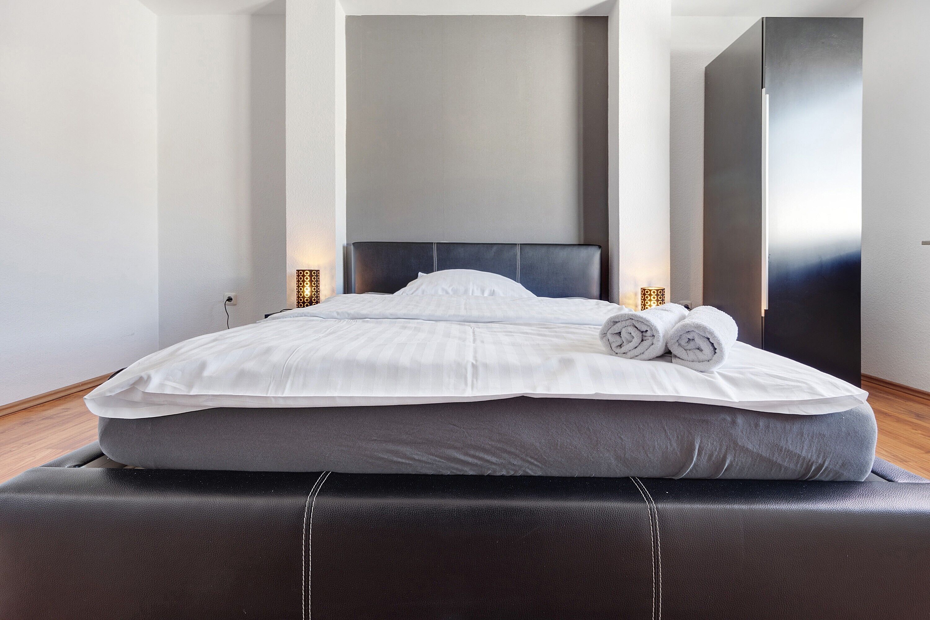 4 habitaciones, tabla de planchar con plancha y wifi gratis 