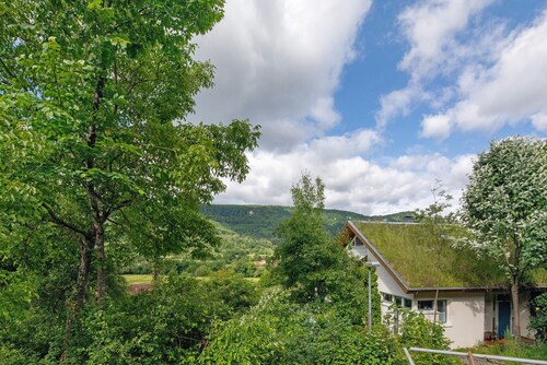 Ferienwohnung 'Sonnenschein' mit Gemeinschaftsgarten, Balkon und Wi-Fi