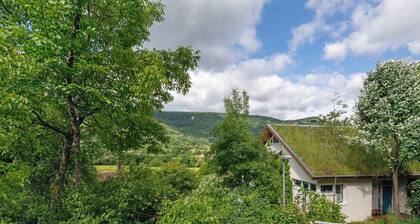 Ferienwohnung 'Sonnenschein' mit Gemeinschaftsgarten, Balkon und Wi-Fi