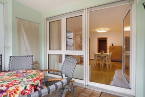 Outdoor dining - Apartment 'Ermstal' with Shared Garden and Wi-Fi (Bad Urach)