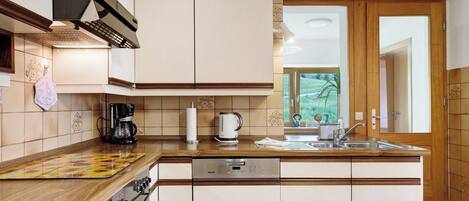 Kühlschrank, Ofen, Herdplatte, Geschirrspüler