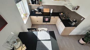 Réfrigérateur, micro-ondes, four, plaque de cuisson