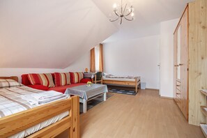 3 bedrooms, free WiFi, bed sheets