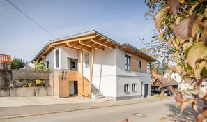 Exterior - Apartment 'Biwak' with Private Terrace, Shared Garden and Wi-Fi (Inzigkofen)