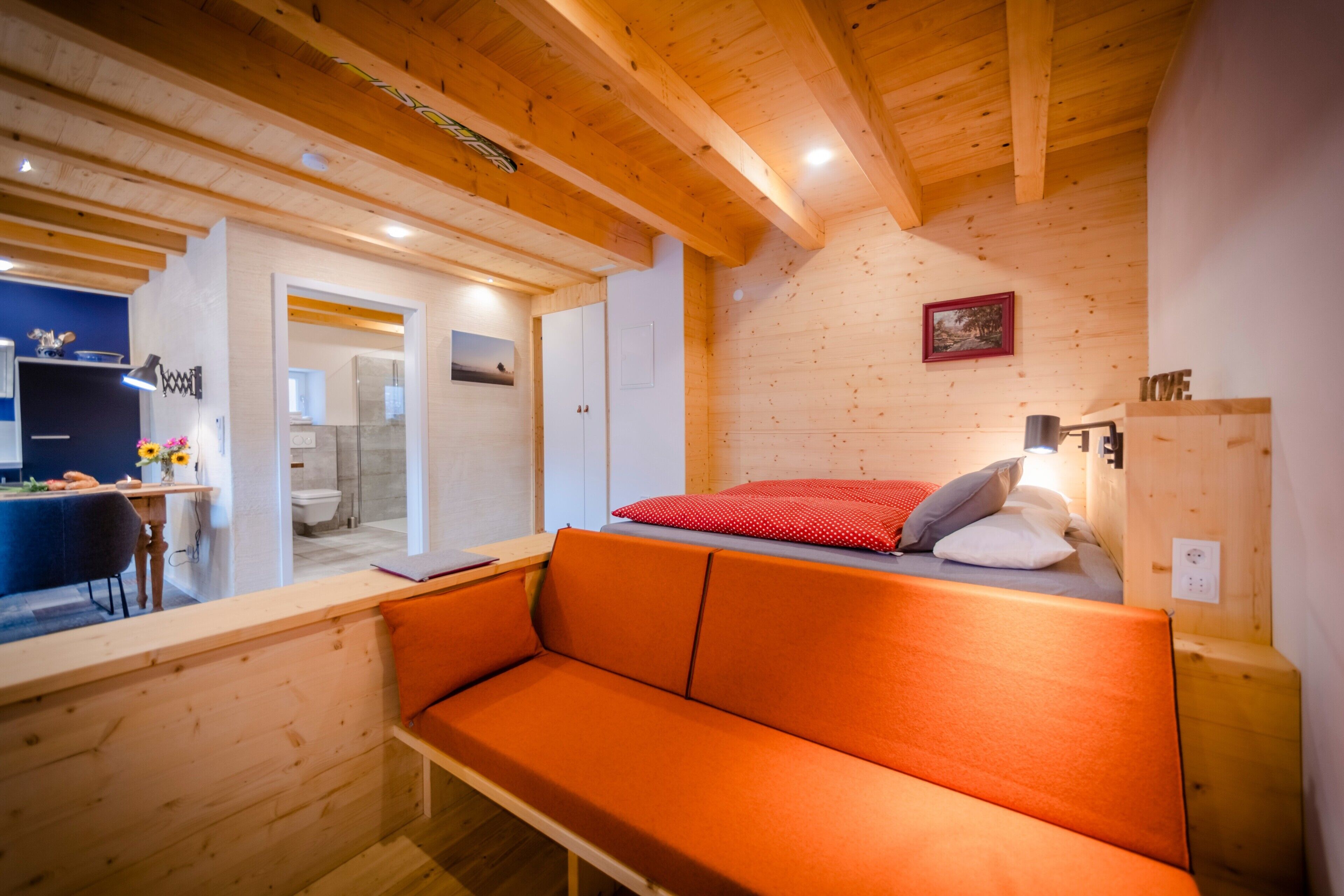 1 habitación, tabla de planchar con plancha, wifi gratis y ropa de cama 