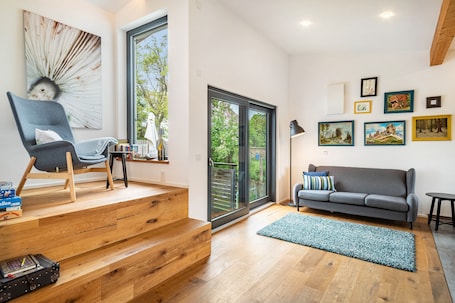 TV. Apartment 'Talblick' with Private Terrace, Shared Garden and Wi-Fi