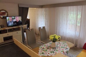 Interior - Apartment '3' with Private Terrace, Shared Garden and Wi-Fi (Enzklösterle)