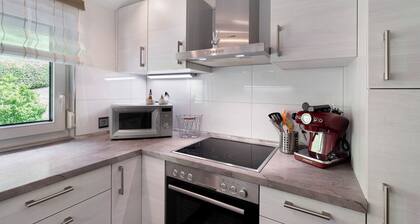 Apartment '1' with Private Terrace, Shared Garden and Wi-Fi