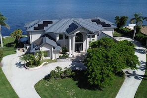 Exterior - Stunning S. Fort Myers Riverfront Home With Unforgettable Sunsets! 2 Primary Suites! Heated Pool! (Fort Myers)